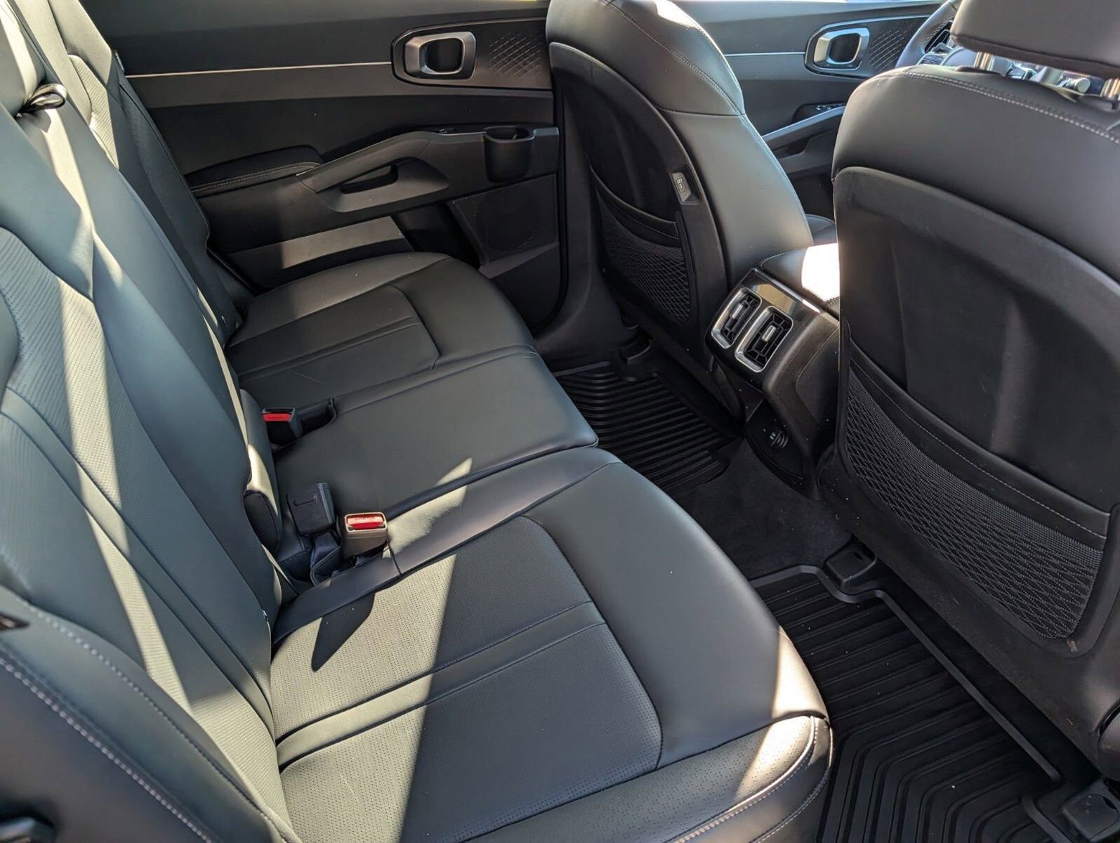 Used 2025 Kia Sorento S w/ Panoramic Sunroof Package image 21