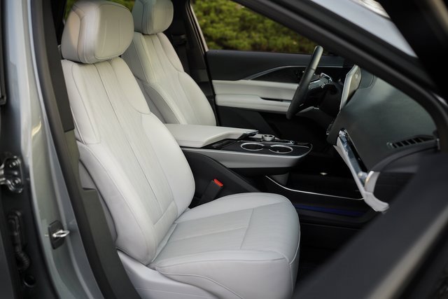 Used 2024 Cadillac Lyriq Luxury image 22