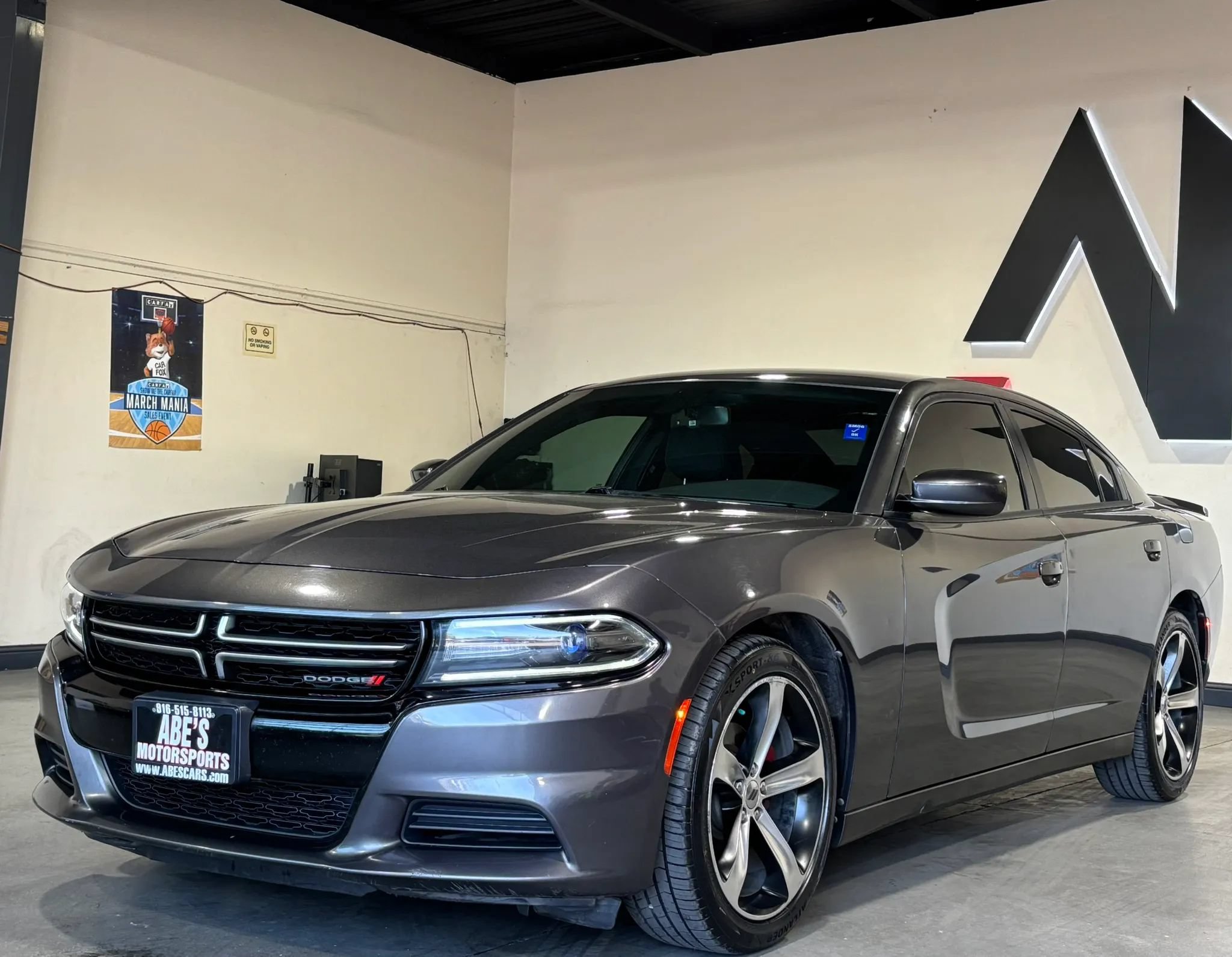 Used 2017 Dodge Charger SE RWD image 1