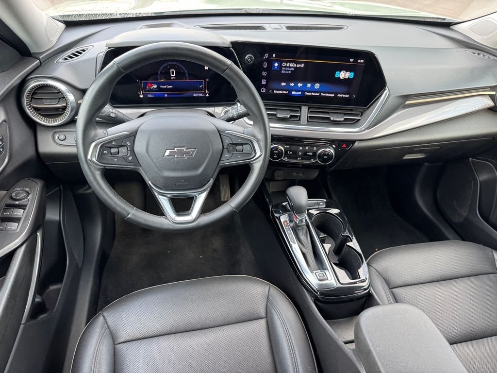 Used 2025 Chevrolet Trax ACTIV FWD image 16