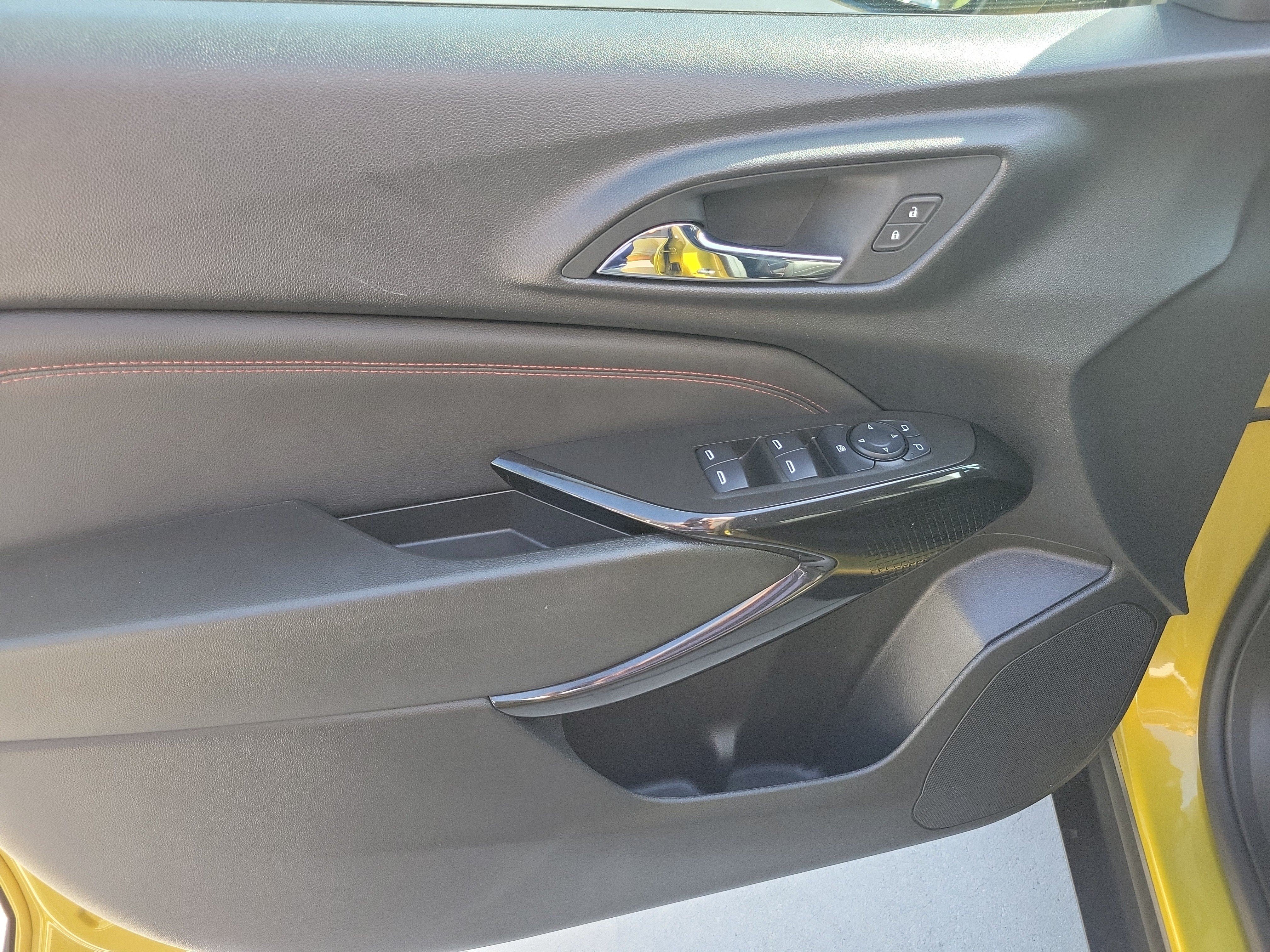 Used 2024 Chevrolet Trax RS w/ Sunroof Package FWD image 20