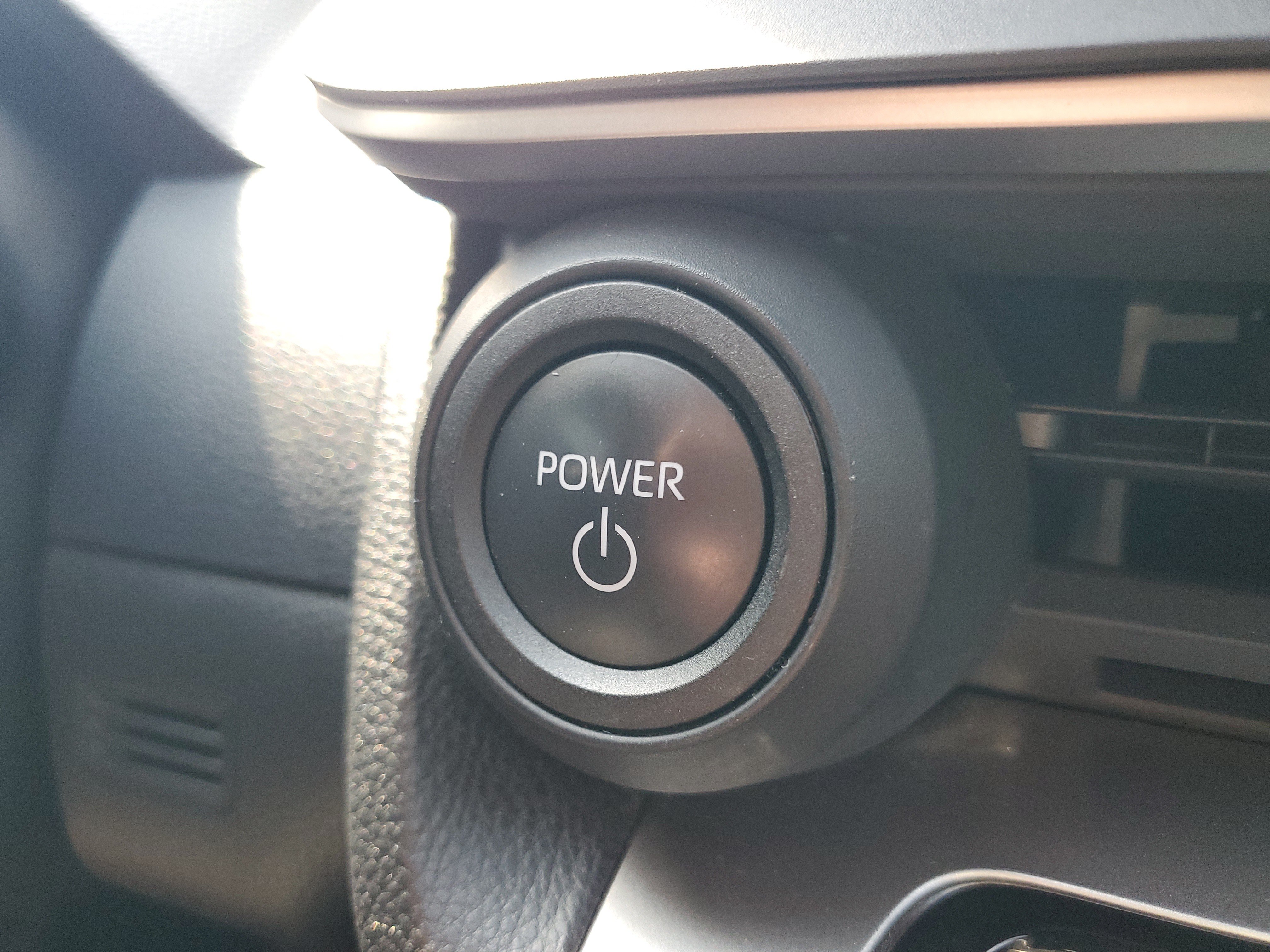 Certified 2025 Toyota Prius LE FWD image 26