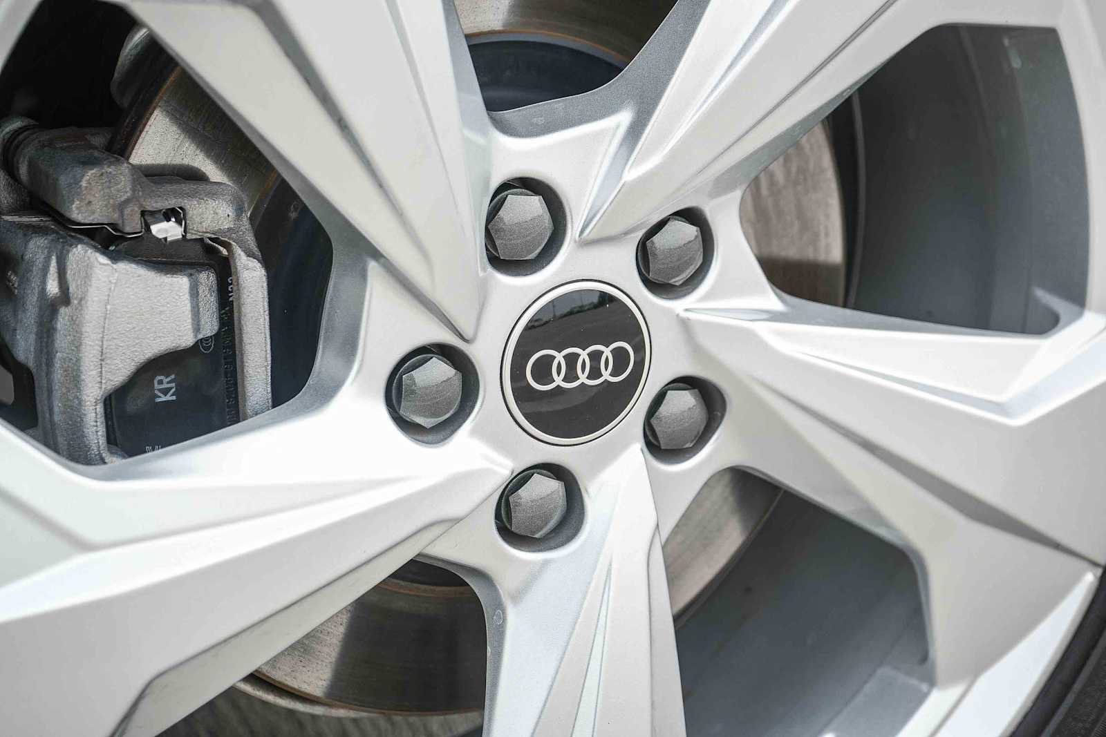 Used 2023 Audi Q5 2.0T Premium w/ Convenience Package image 15