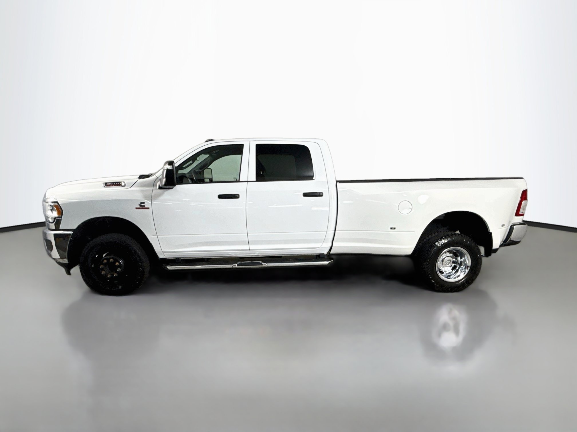 Used 2024 RAM 3500 Tradesman w/ Chrome Appearance Group AWD/4WD image 6