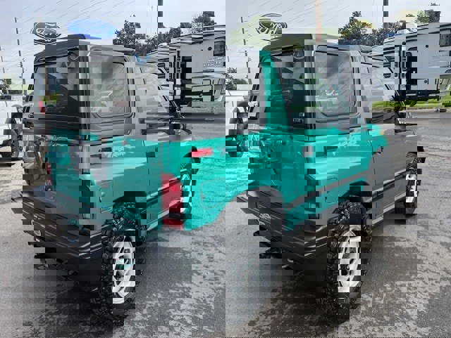 Used 1995 Geo Tracker 4WD 2-Door image 5