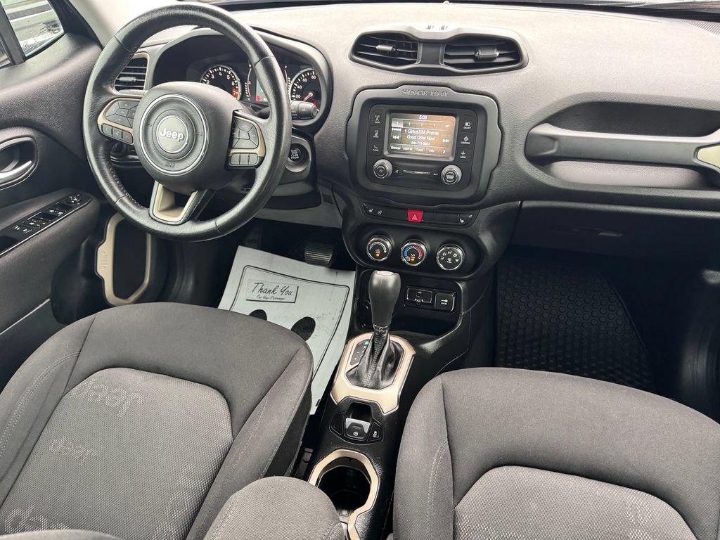 Used 2016 Jeep Renegade Latitude w/ Cold Weather Group FWD image 12