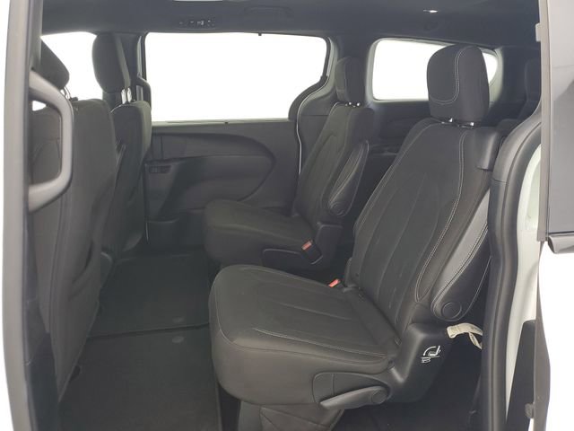 Used 2018 Chrysler Pacifica Touring Plus w/ S Appearance Package image 13