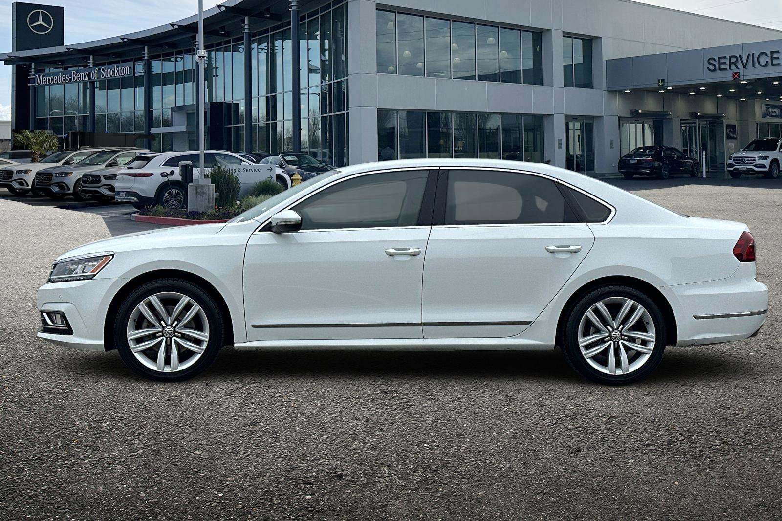 Used 2017 Volkswagen Passat 1.8T SE image 7