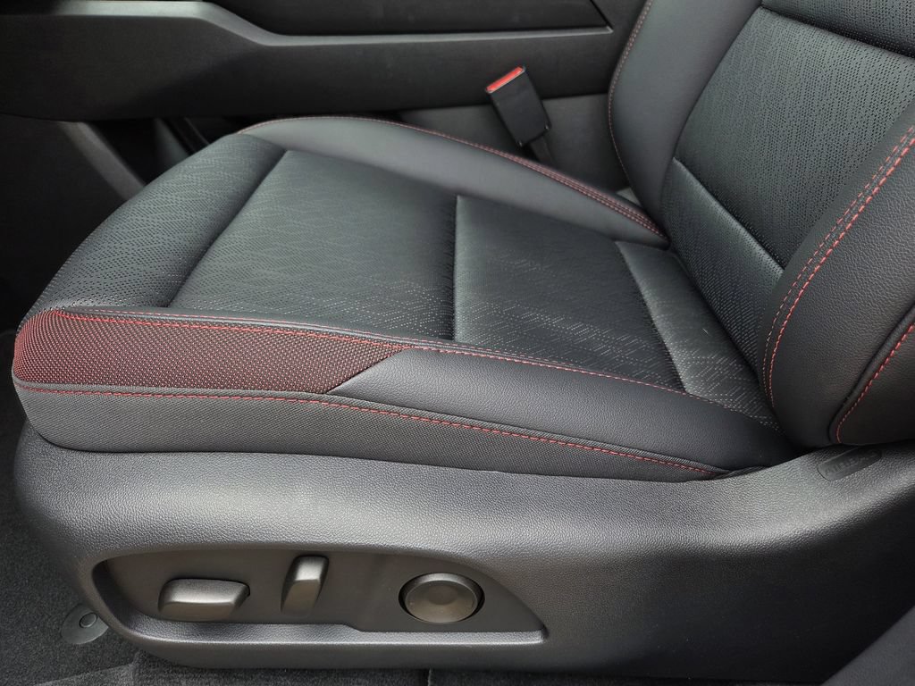 New 2027 Chevrolet Equinox RS w/ Convenience Package III FWD image 14