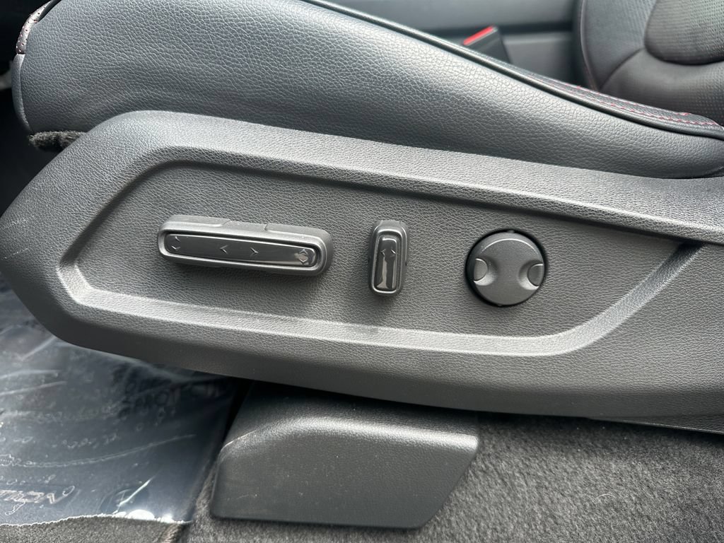 Used 2025 Honda Pilot Black Edition image 16