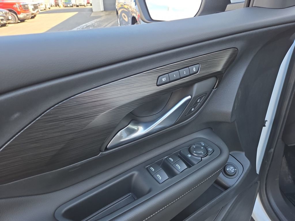 Used 2022 GMC Terrain SLT image 15