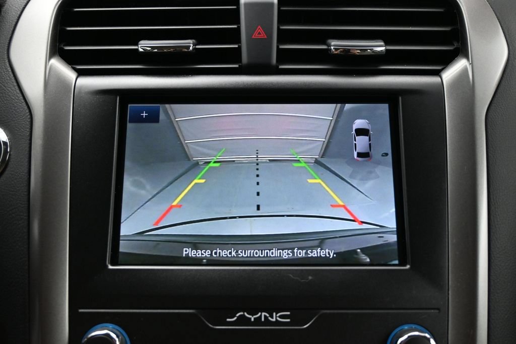 Used 2020 Ford Fusion SE FWD image 22