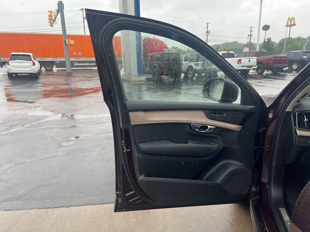 New 2026 Volvo XC90 B6 Plus w/ Protection Package Premier image 11