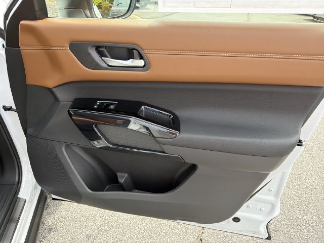 New 2026 Nissan Pathfinder Platinum w/ Lighting Package AWD/4WD image 16