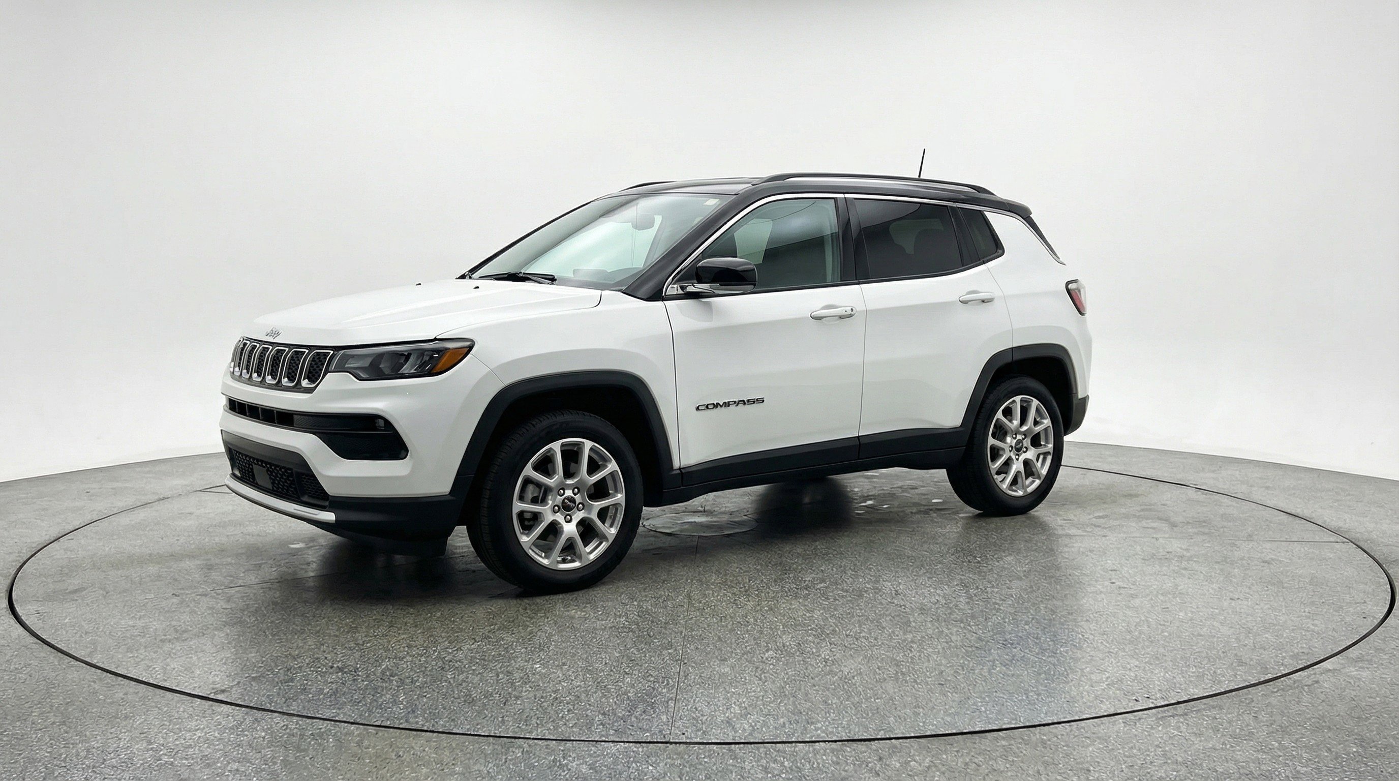Used 2025 Jeep Compass Limited image 3