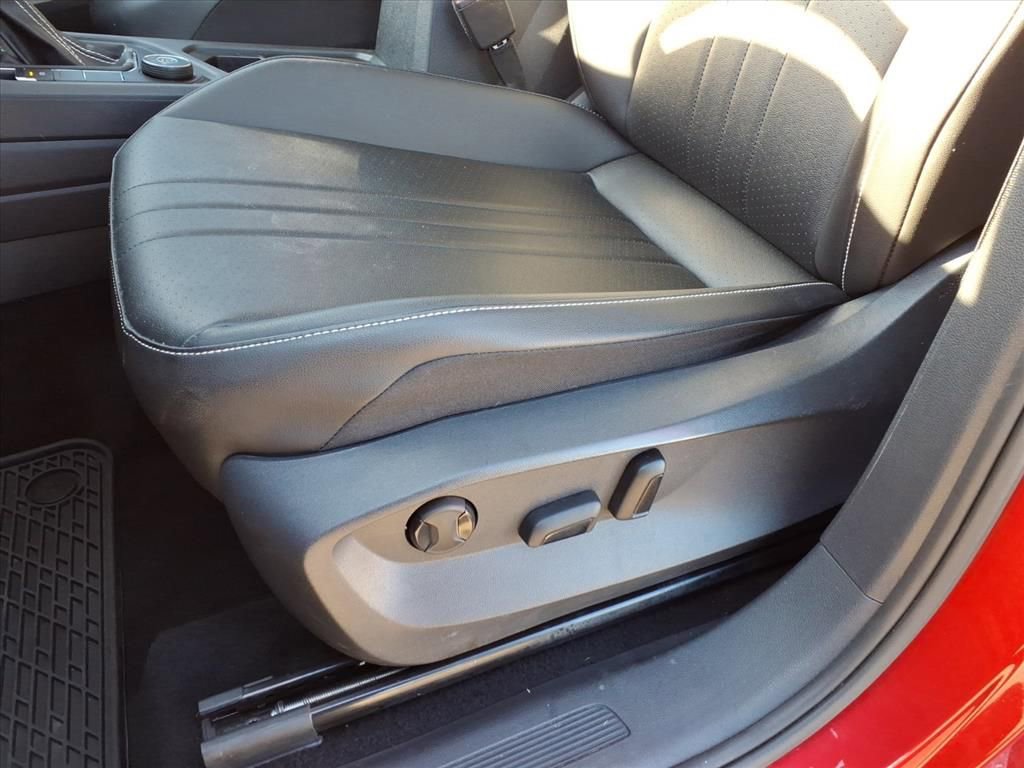 Used 2022 Volkswagen Tiguan SE image 16