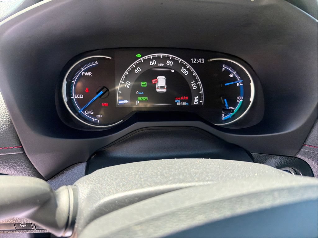 Used 2021 Toyota RAV4 SE w/ Weather & Moonroof Package AWD/4WD image 18