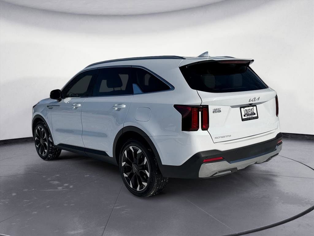 Used 2024 Kia Sorento EX w/ Panoramic Sunroof Package image 4