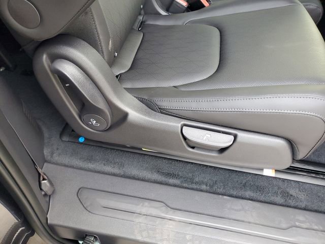 New 2026 Kia Carnival EX FWD image 32