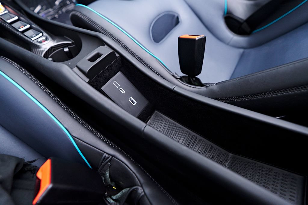 Used 2025 McLaren Artura Spider RWD image 34