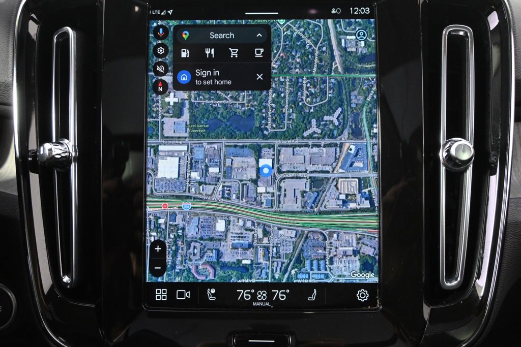 Used 2025 Volvo XC40 B5 Plus image 28