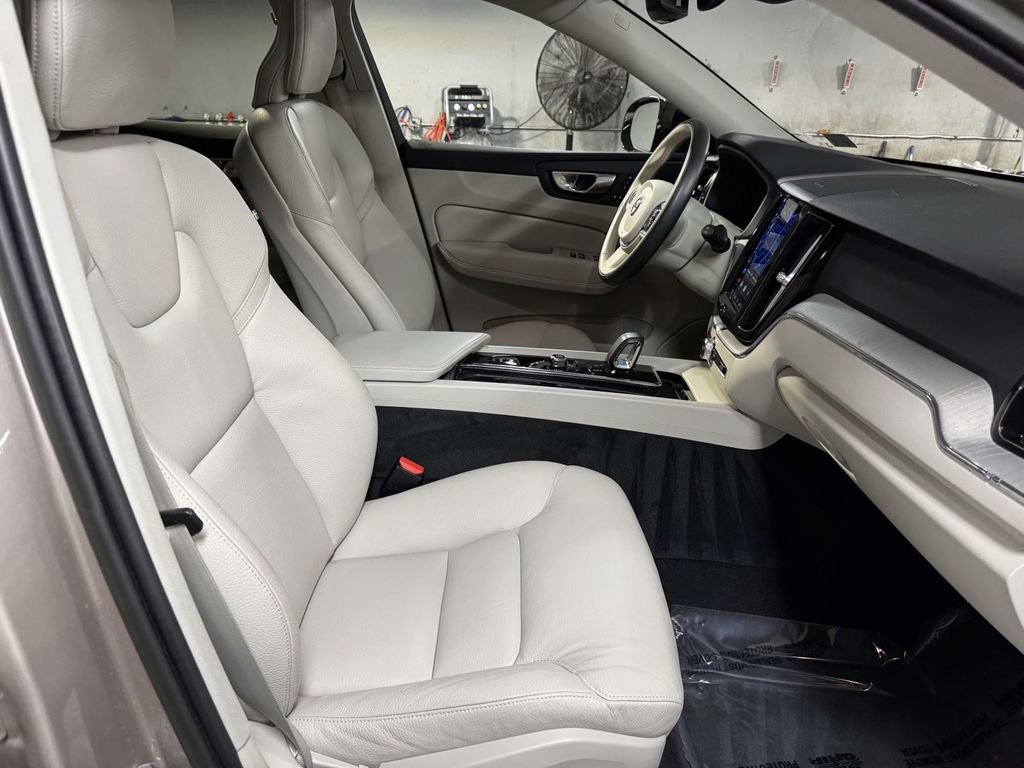 Used 2023 Volvo XC60 T8 Plus w/ Climate Package AWD/4WD image 18