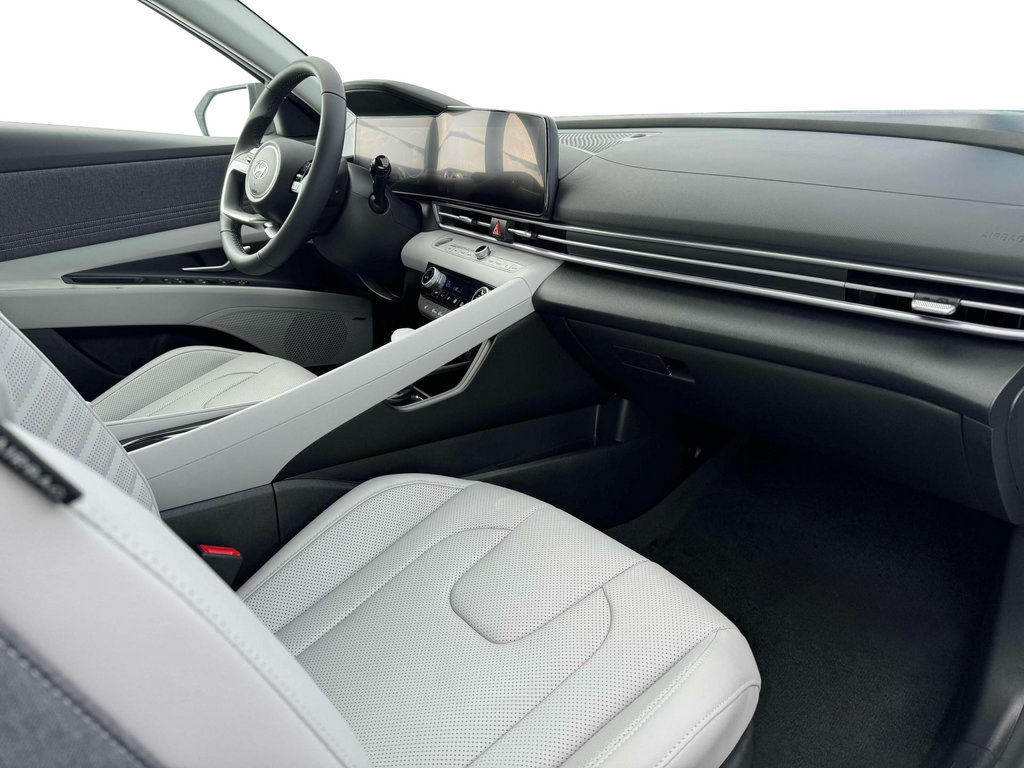 Used 2025 Hyundai Elantra Limited FWD image 16