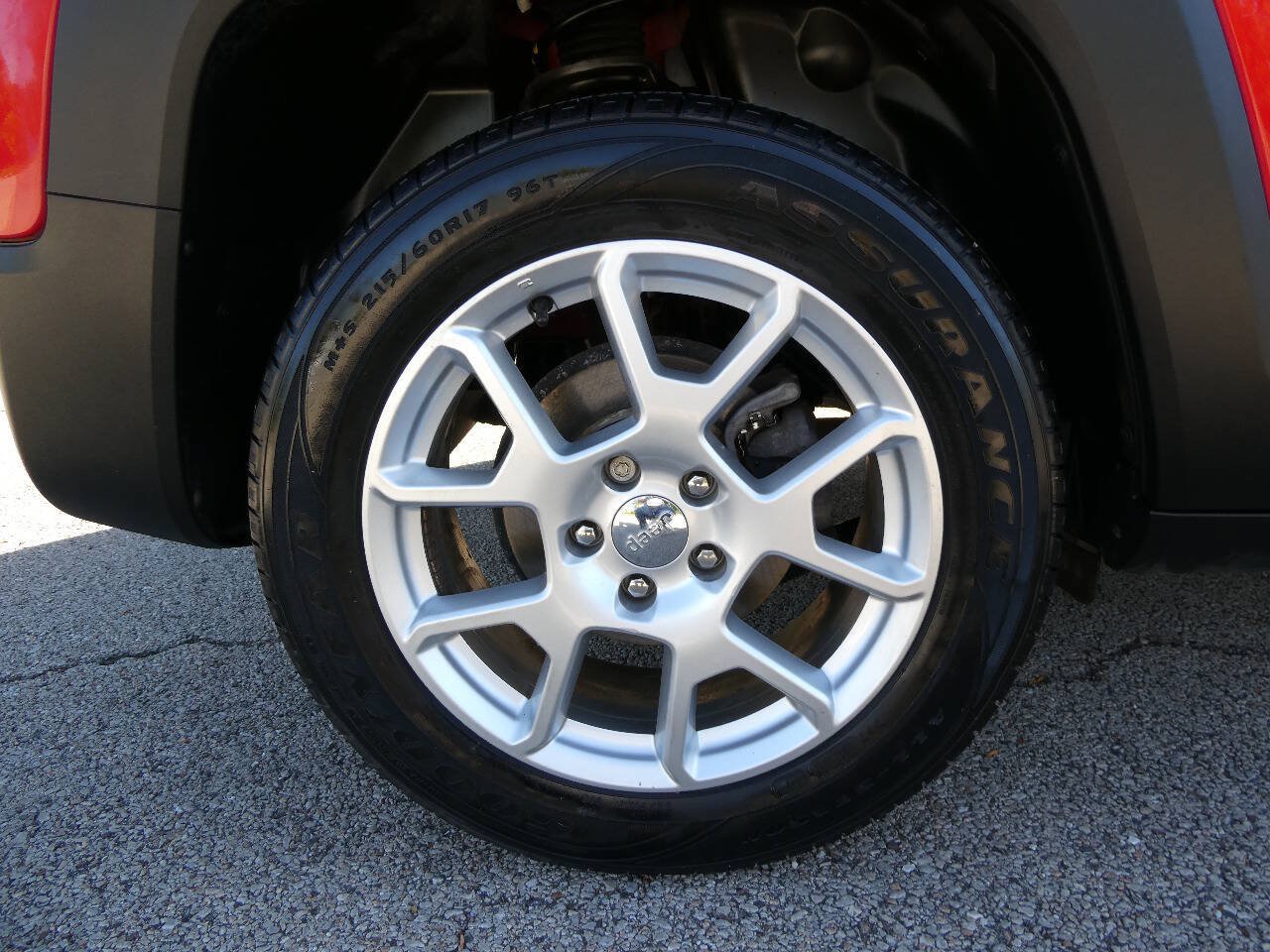 Used 2019 Jeep Renegade Latitude w/ Cold Weather Group FWD image 28
