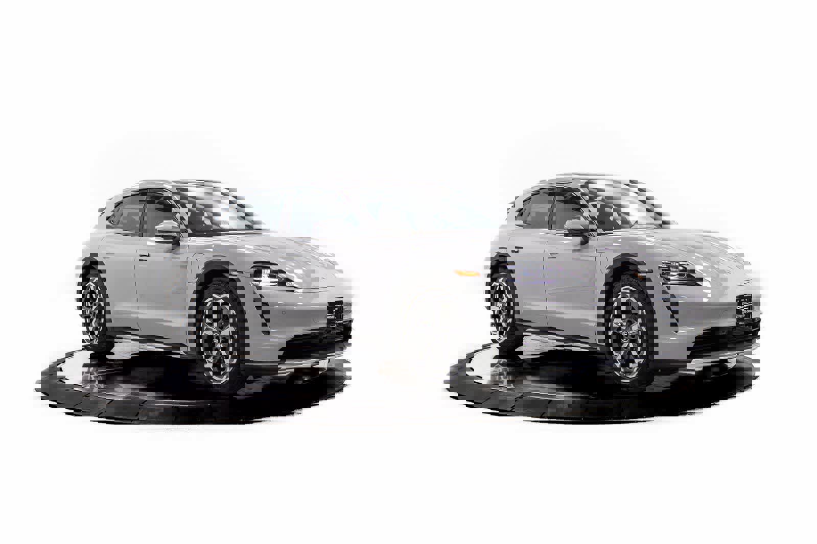 Certified 2024 Porsche Taycan 4 Cross Turismo image 9
