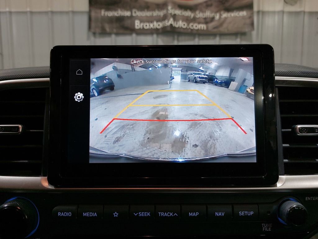 Used 2022 Hyundai Venue Limited FWD image 22