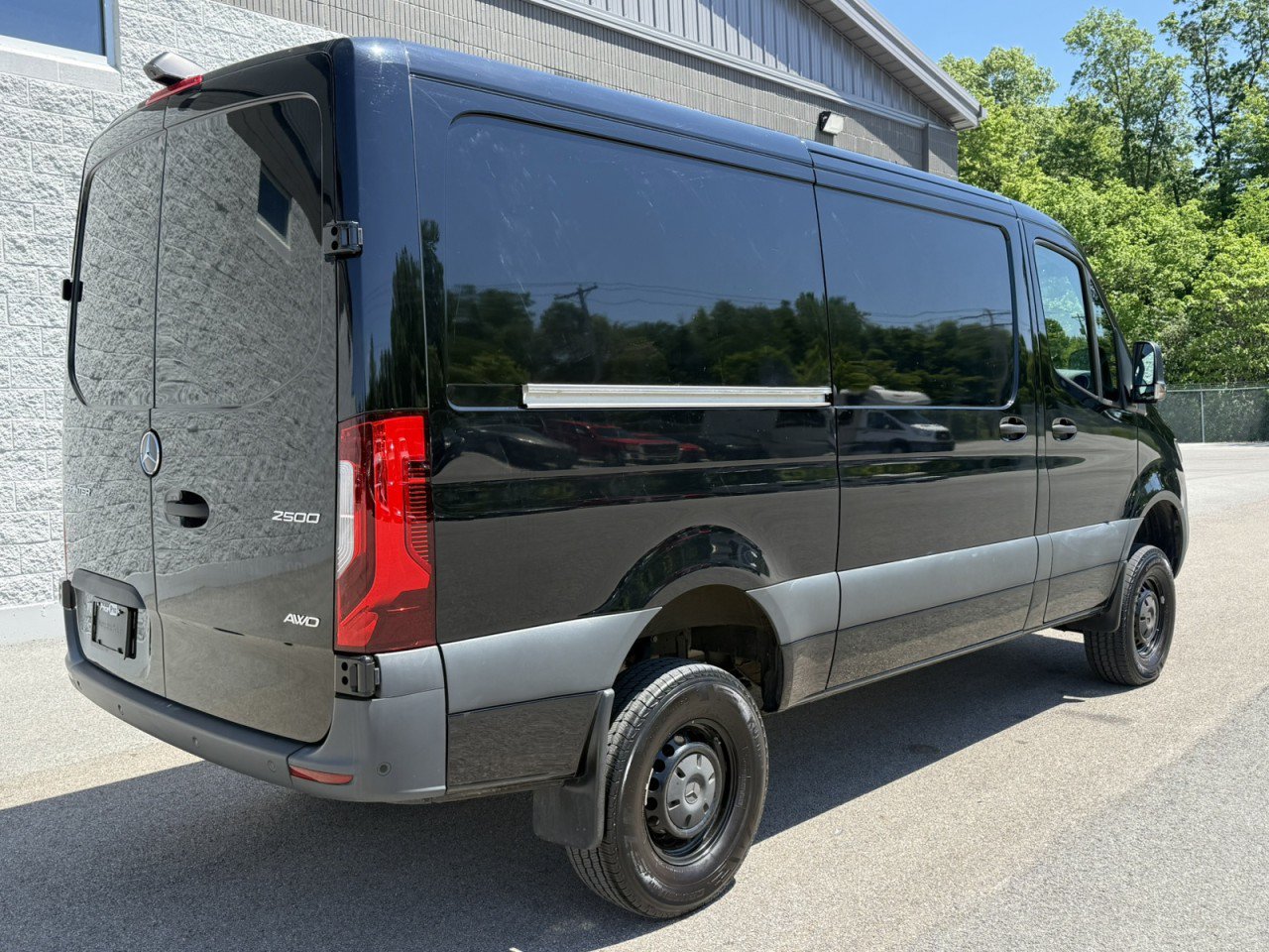 Used 2024 Mercedes-Benz Sprinter 2500 image 9