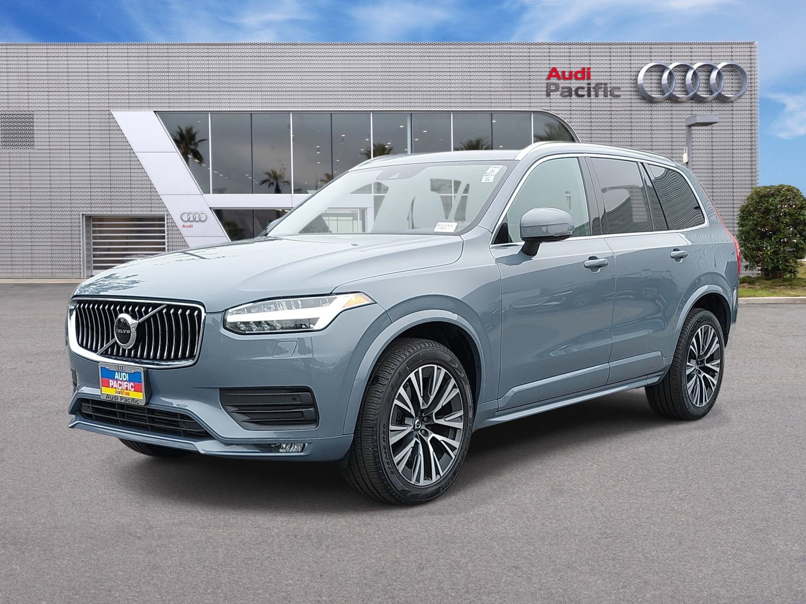 Used 2021 Volvo XC90 T5 Momentum w/ Protection Package Premier AWD/4WD image 1