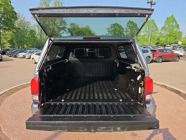 Used 2018 Toyota Tacoma SR5 AWD/4WD image 24