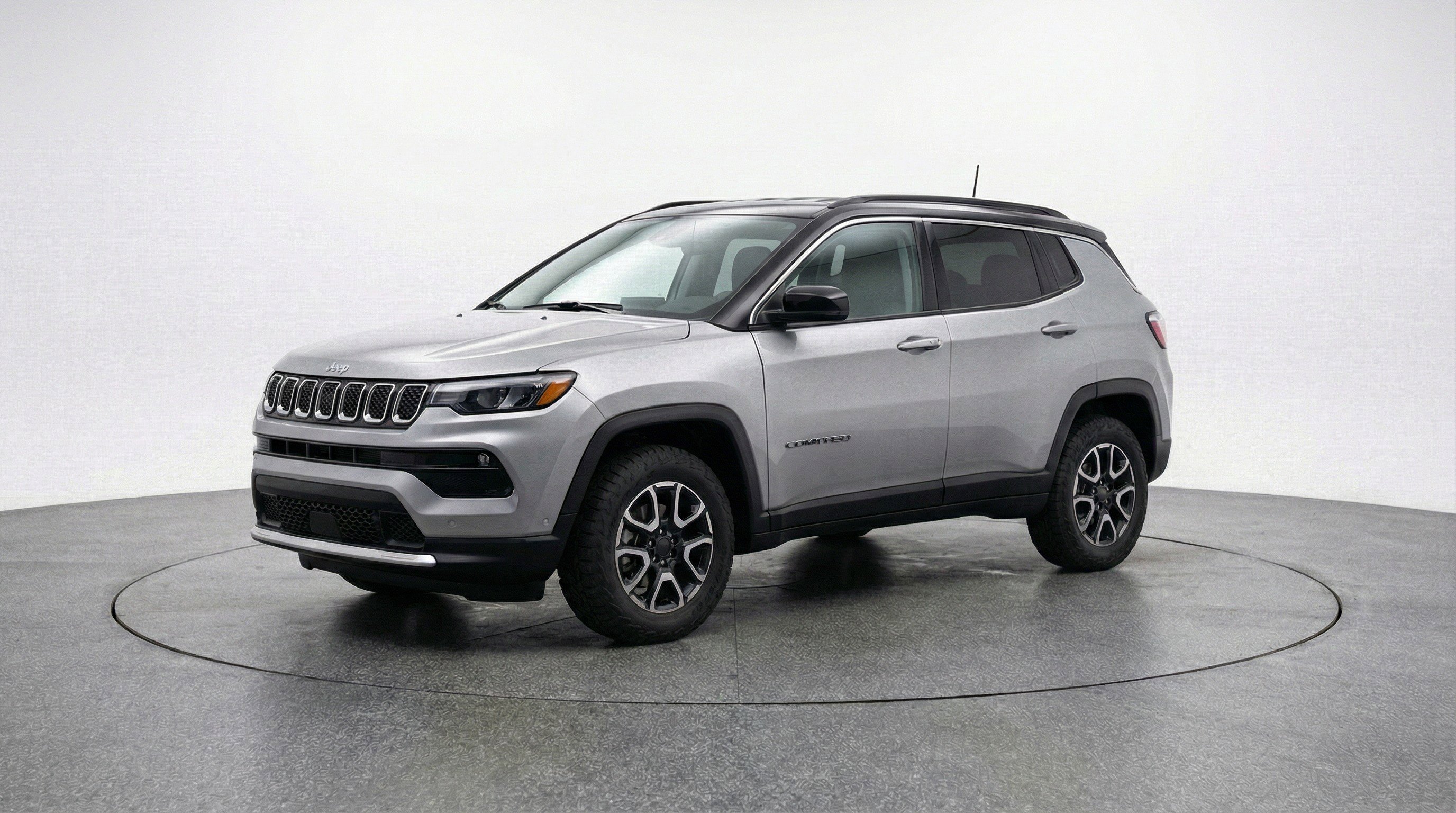 Used 2025 Jeep Compass Trailhawk AWD/4WD image 3