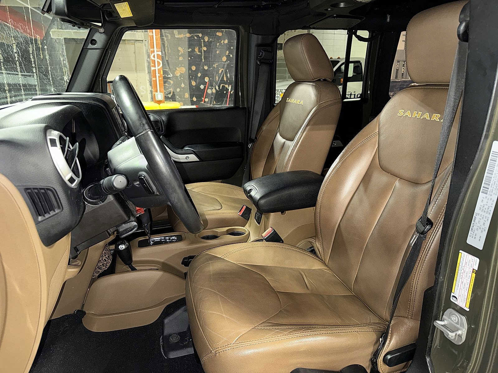 Used 2015 Jeep Wrangler Unlimited Sahara w/ Connectivity Group image 14