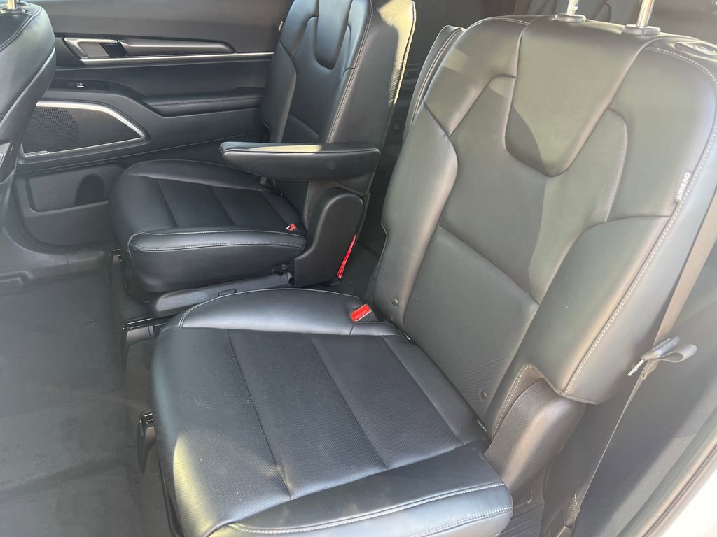 Used 2025 Kia Telluride S image 13