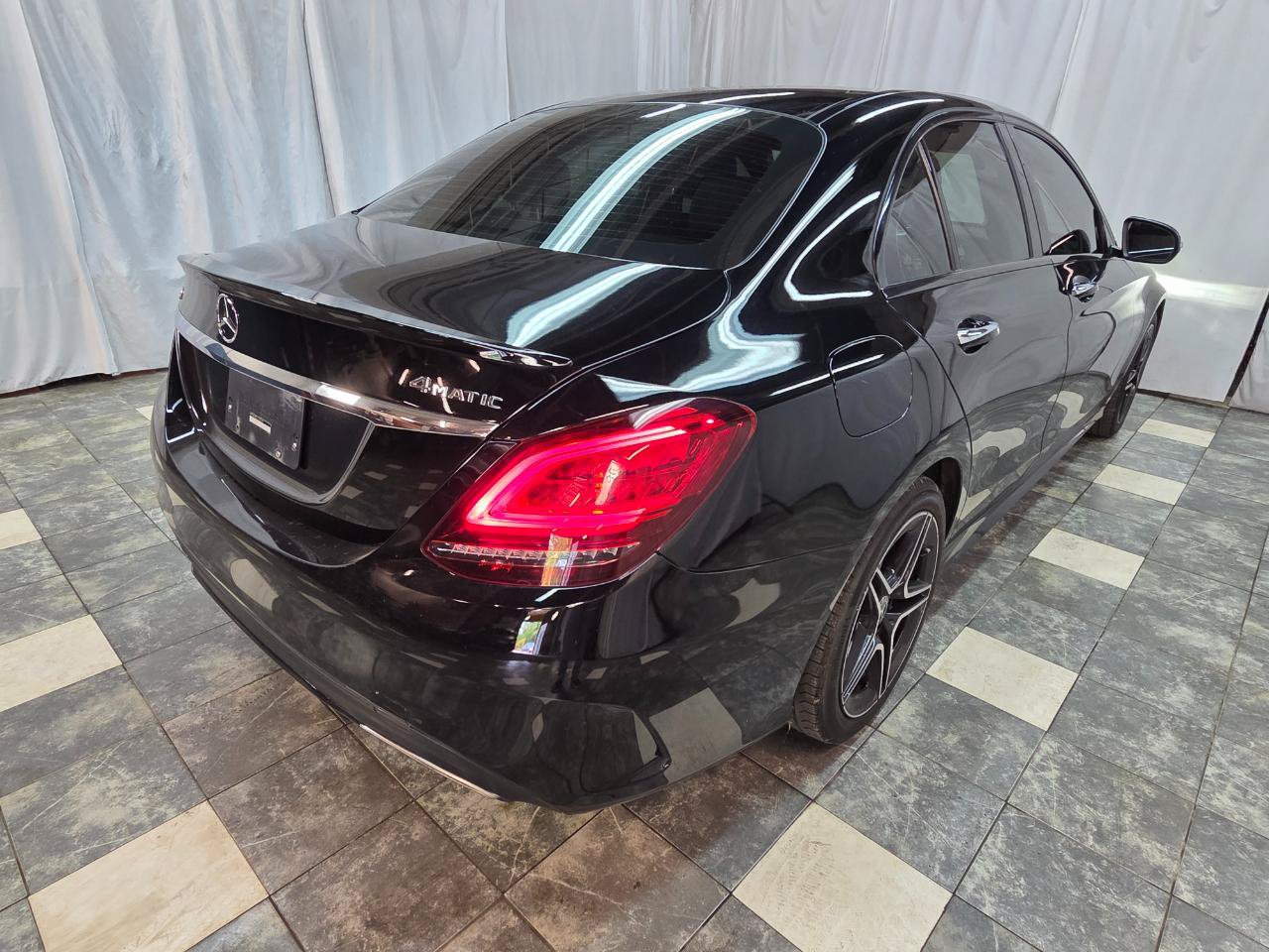 Used 2020 Mercedes-Benz C 300 4MATIC Sedan image 5