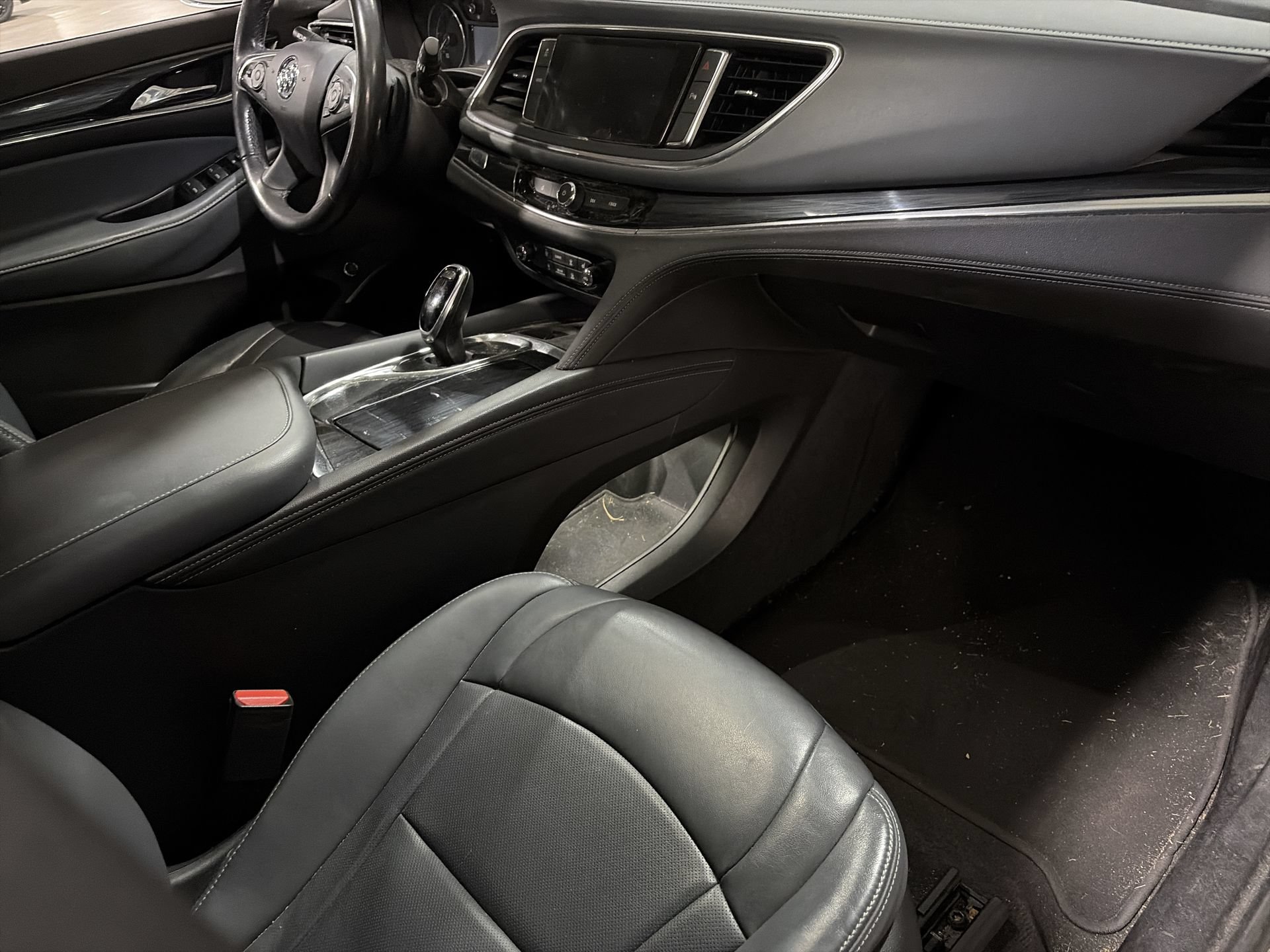 Used 2019 Buick Enclave Essence AWD/4WD image 31