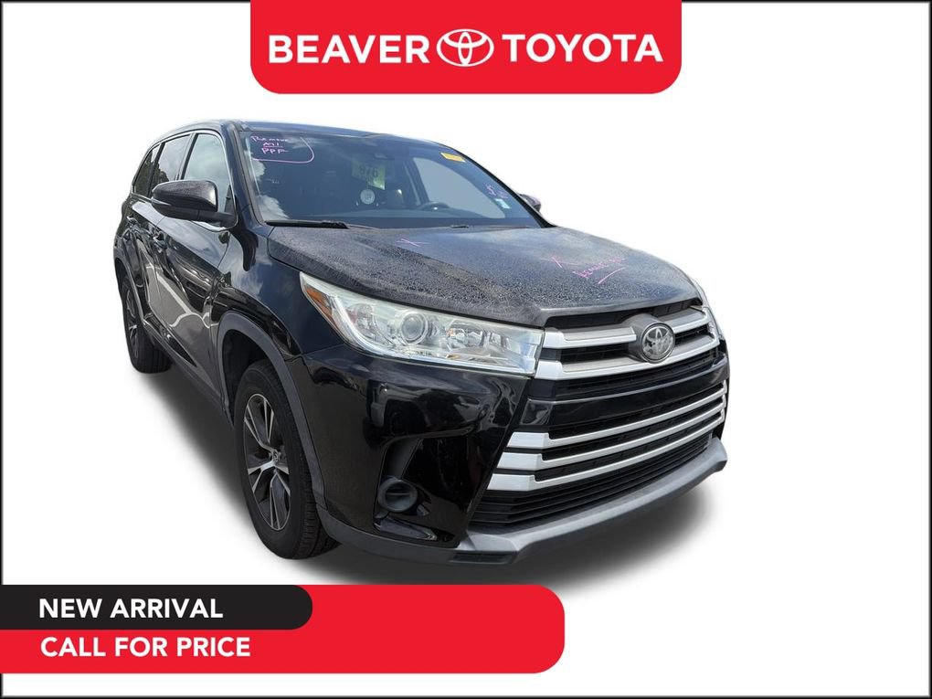 Used 2018 Toyota Highlander LE FWD image 1