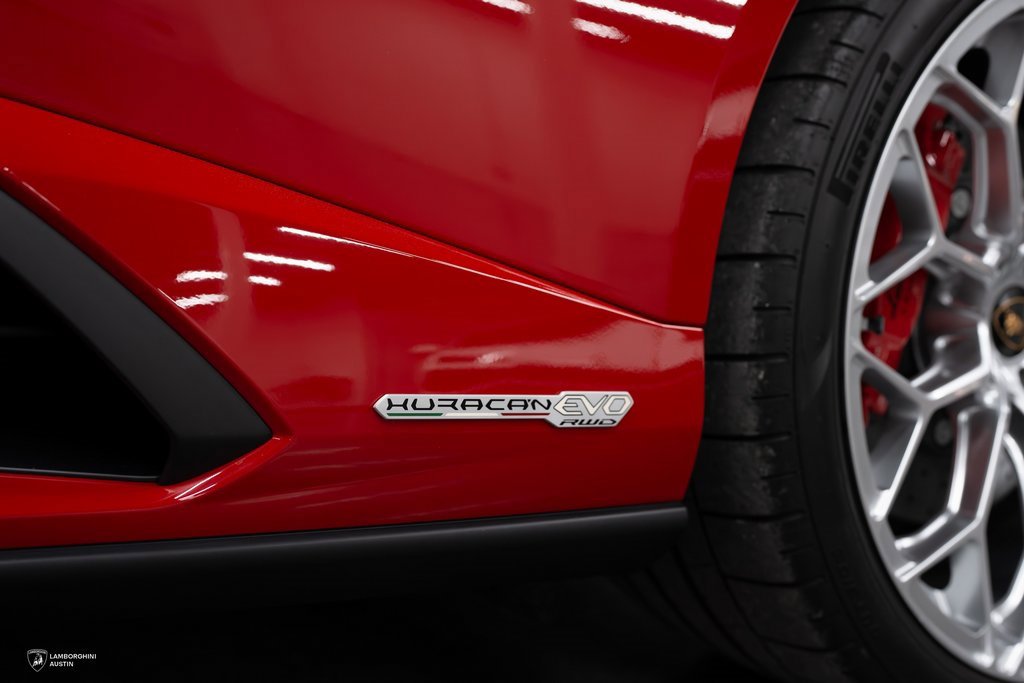 Used 2023 Lamborghini Huracan EVO image 11