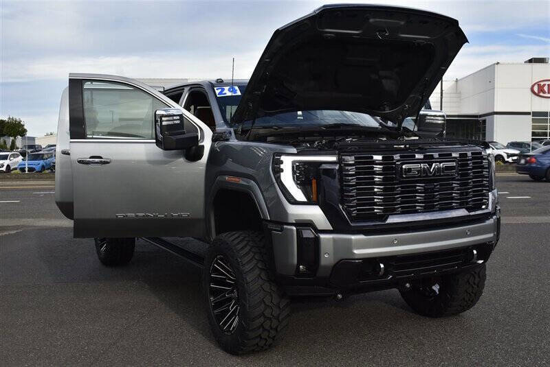 Used 2024 GMC Sierra 3500 Denali Ultimate image 40