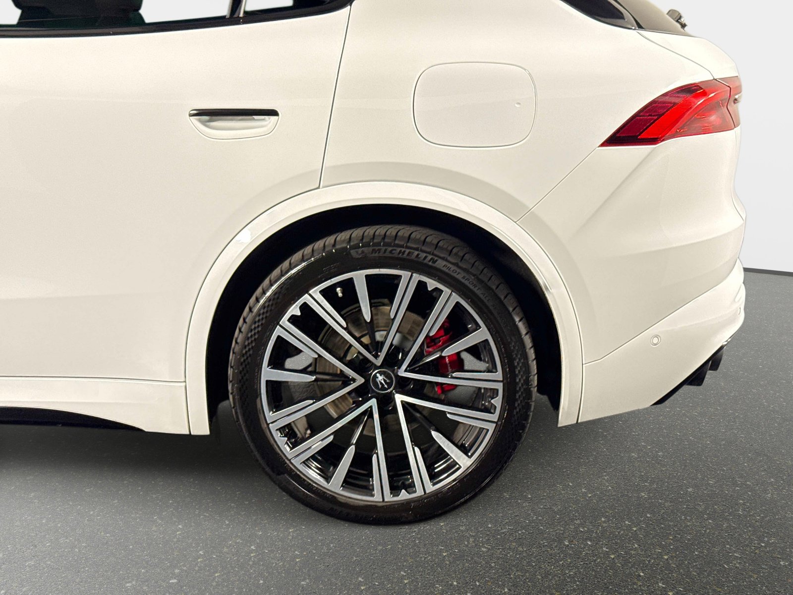 Used 2023 Maserati Grecale Modena AWD/4WD image 15