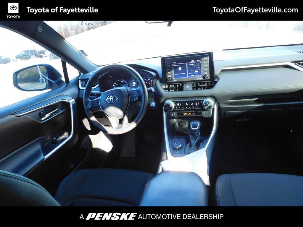 Used 2022 Toyota RAV4 SE image 6