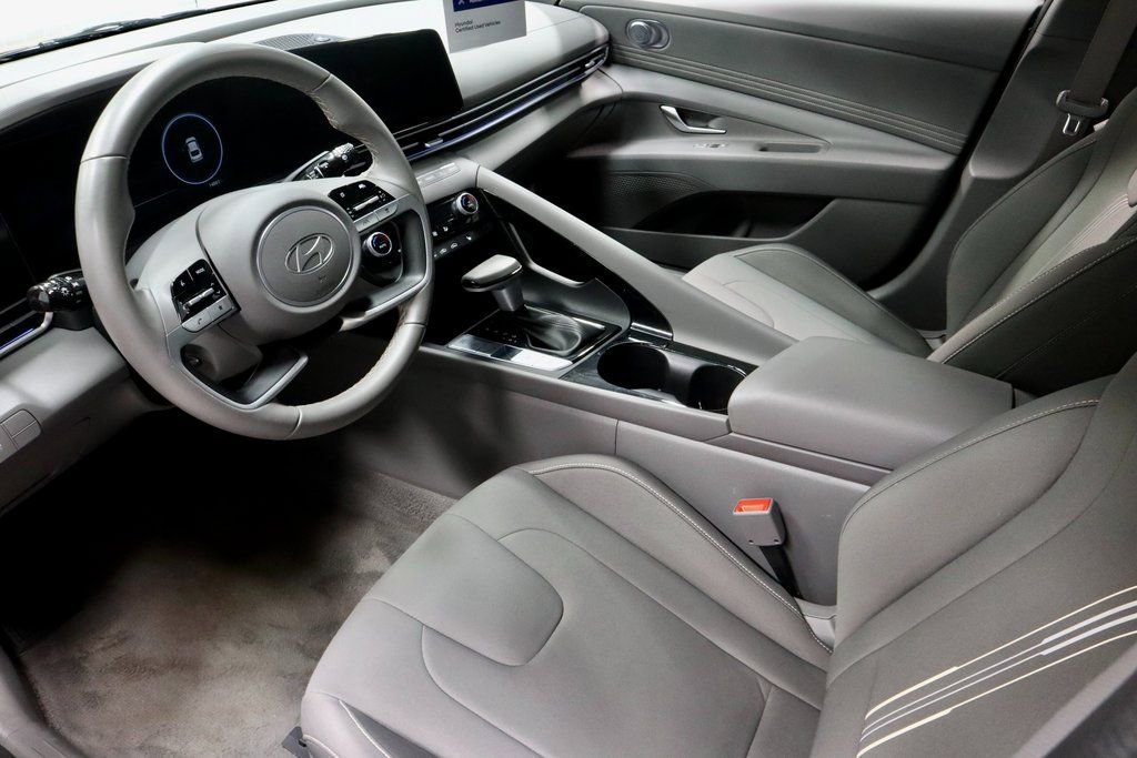 Certified 2025 Hyundai Elantra SEL image 28