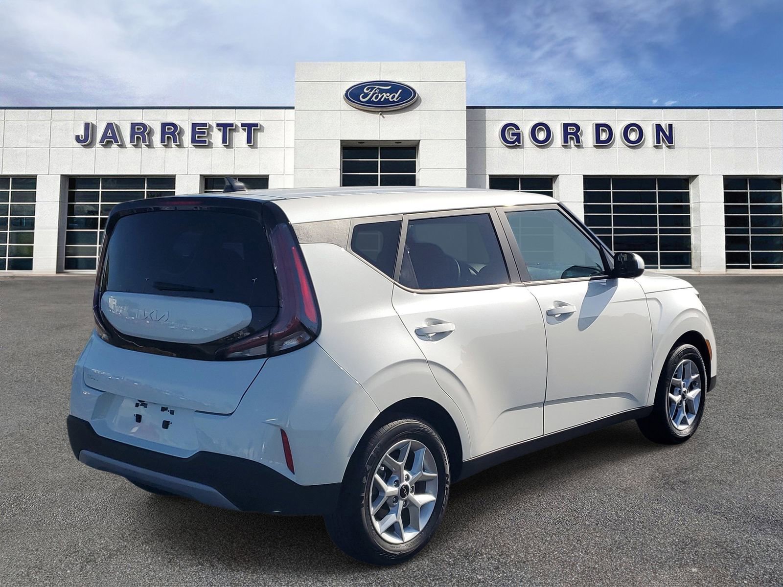 Used 2025 Kia Soul LX image 4