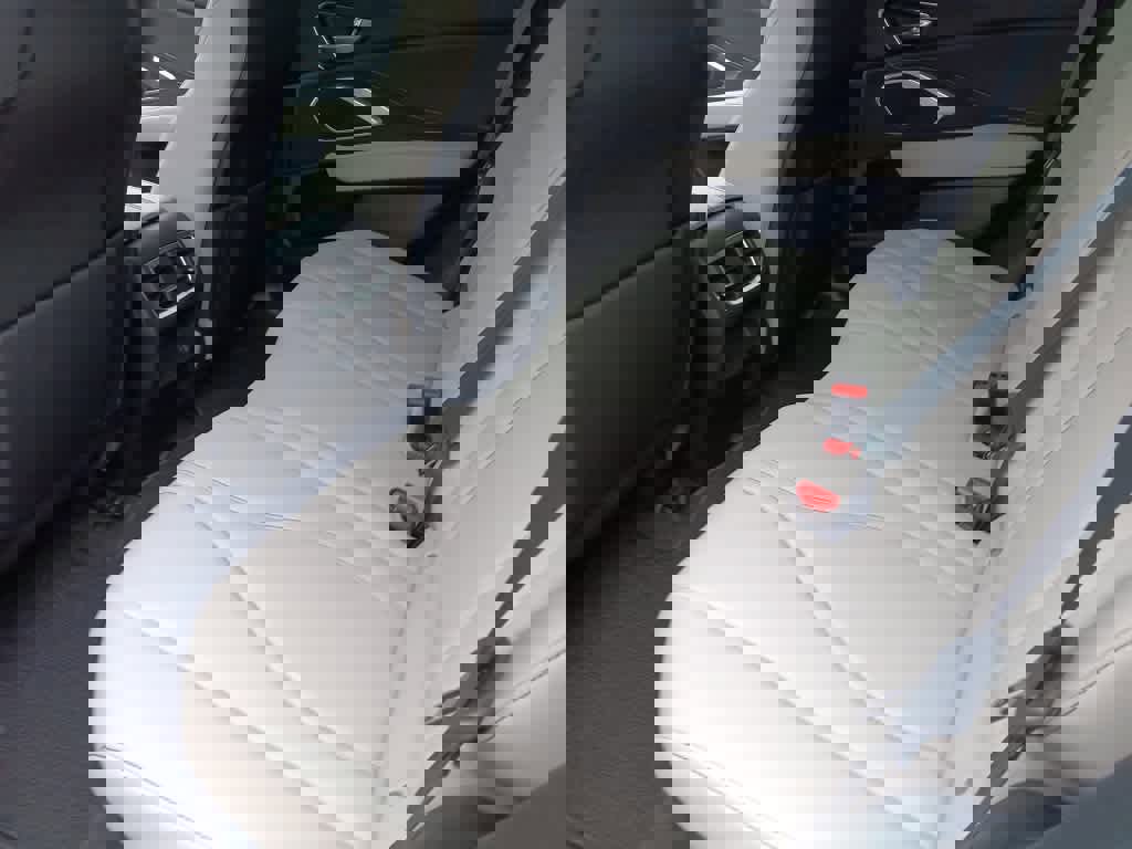 Used 2025 Acura RDX SH-AWD image 19