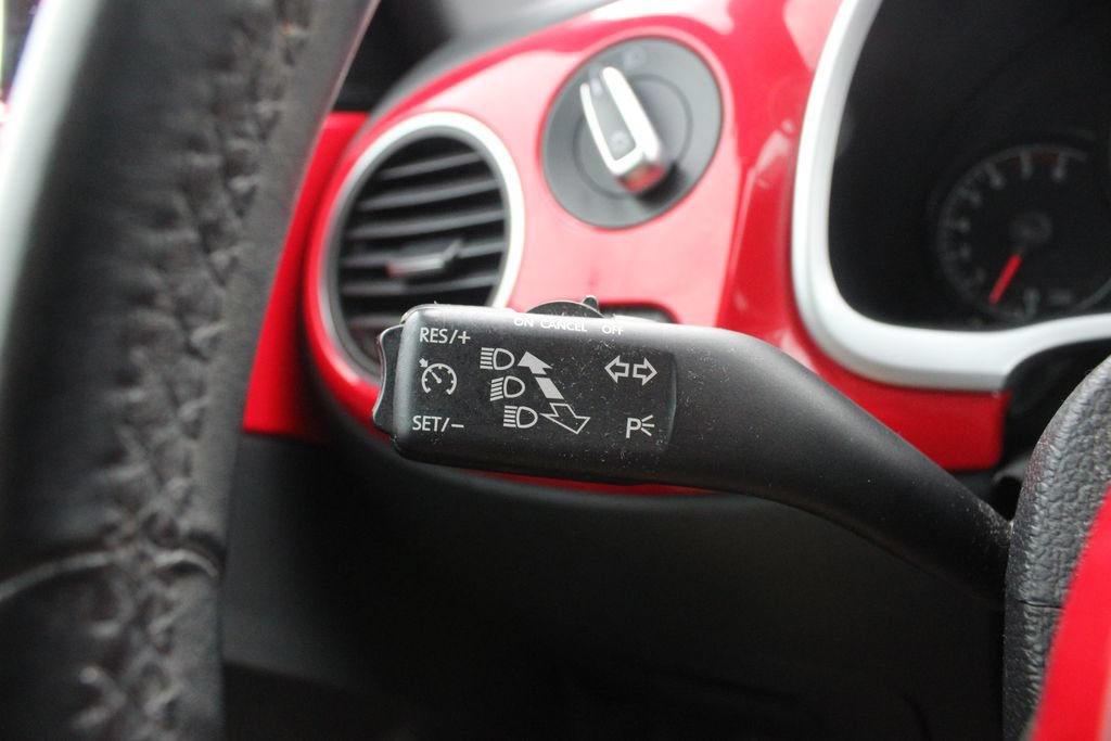 Used 2012 Volkswagen Beetle 2.5 FWD image 9