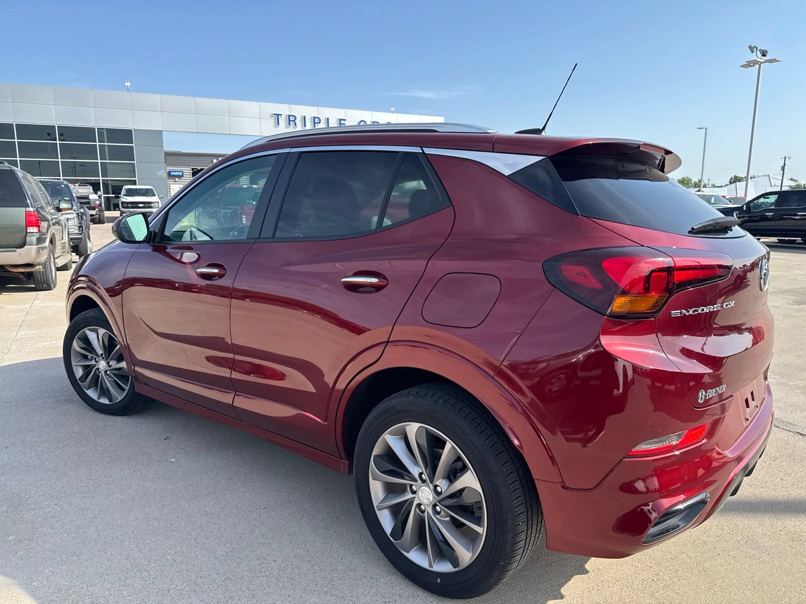 Used 2022 Buick Encore GX Select w/ Sport Touring Package FWD image 5