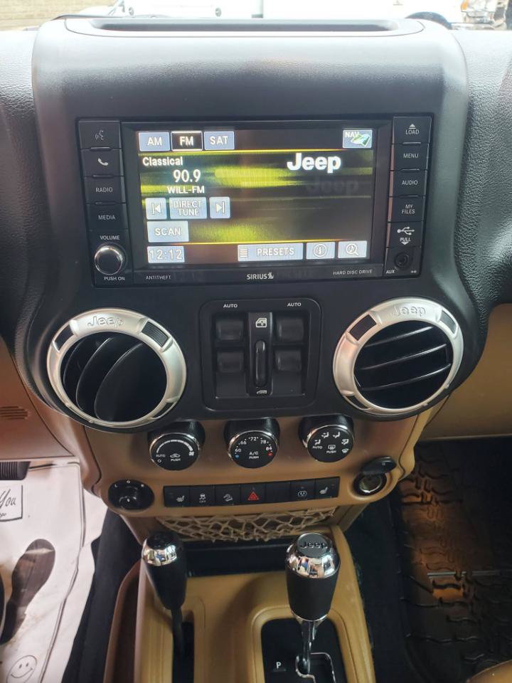 Used 2016 Jeep Wrangler Unlimited Sahara w/ Connectivity Group AWD/4WD image 9