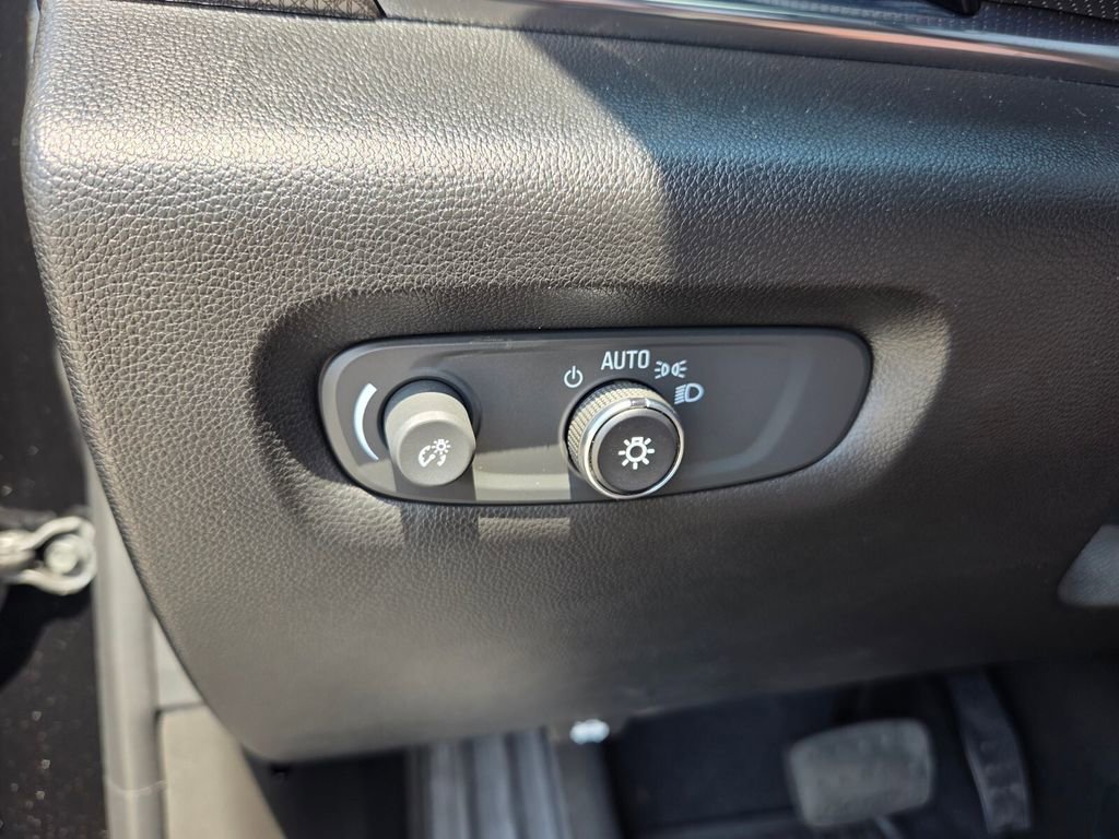 Certified 2023 Chevrolet Traverse Premier w/ Redline Edition image 25